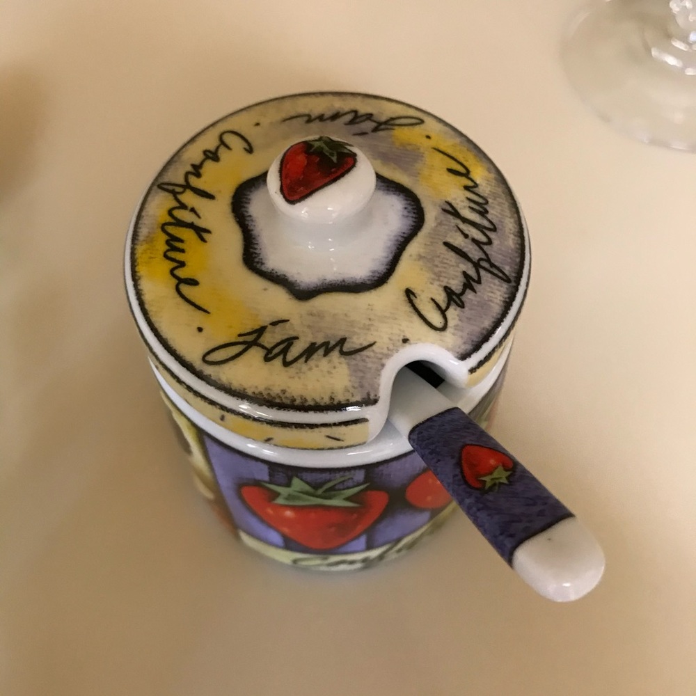 Jam jar w spoon